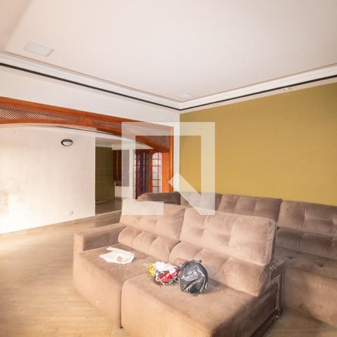 Casa à venda com 1200m², 3 quartos e 5 vagas Casa à venda com 1200m², 3 quartos e 5 vagasSala