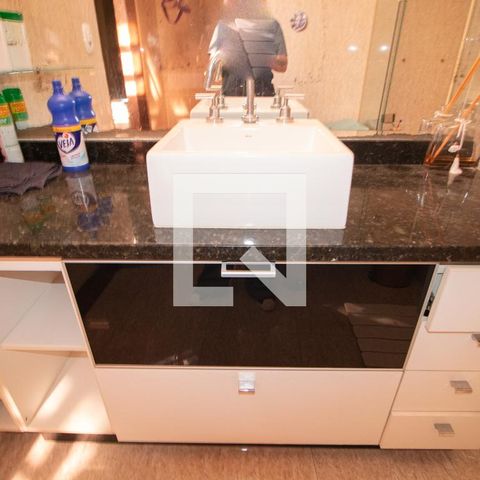 Casa à venda com 1200m², 3 quartos e 5 vagas Casa à venda com 1200m², 3 quartos e 5 vagasBanheiro da Suíte 1