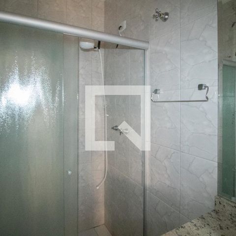 Casa à venda com 1200m², 3 quartos e 5 vagas Casa à venda com 1200m², 3 quartos e 5 vagasBanheiro da Suíte 2