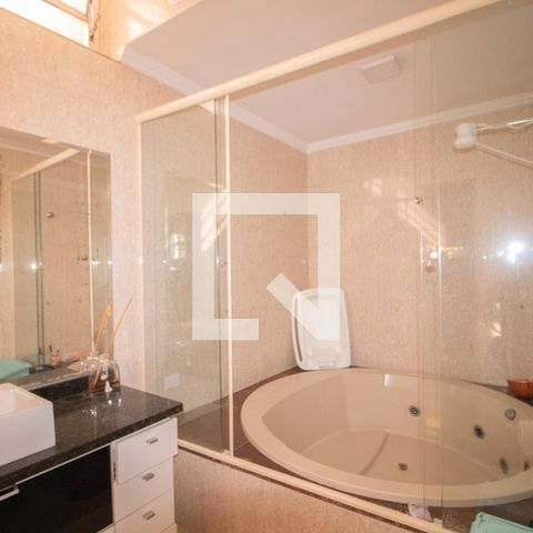 Casa à venda com 1200m², 3 quartos e 5 vagas Casa à venda com 1200m², 3 quartos e 5 vagasBanheiro da Suíte 1