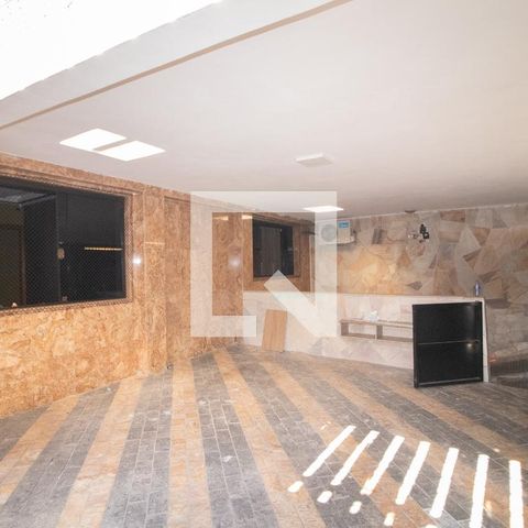 Casa à venda com 1200m², 3 quartos e 5 vagas Casa à venda com 1200m², 3 quartos e 5 vagasGaragem