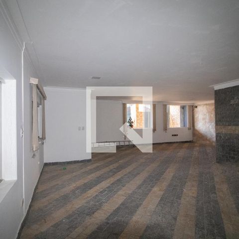 Casa à venda com 1200m², 3 quartos e 5 vagas Casa à venda com 1200m², 3 quartos e 5 vagasGaragem
