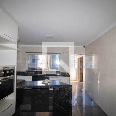 Casa à venda com 1200m², 3 quartos e 5 vagas Casa à venda com 1200m², 3 quartos e 5 vagasCozinha