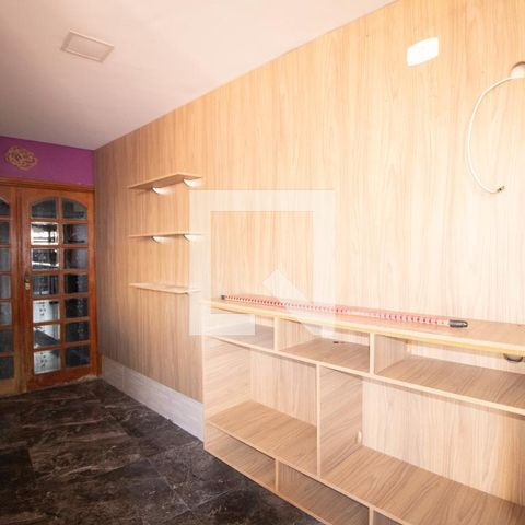 Casa à venda com 1200m², 3 quartos e 5 vagas Casa à venda com 1200m², 3 quartos e 5 vagasÁrea de Serviço