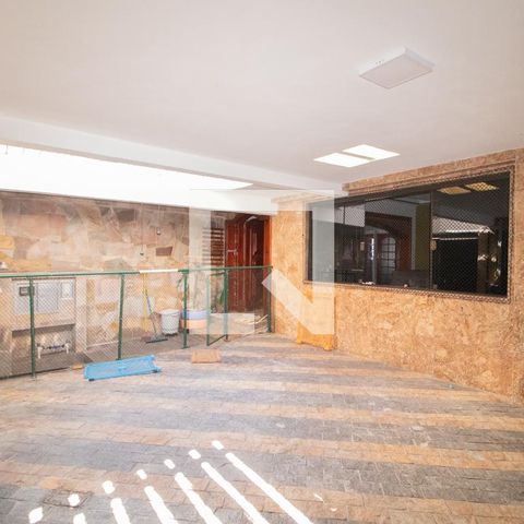 Casa à venda com 1200m², 3 quartos e 5 vagas Casa à venda com 1200m², 3 quartos e 5 vagasGaragem