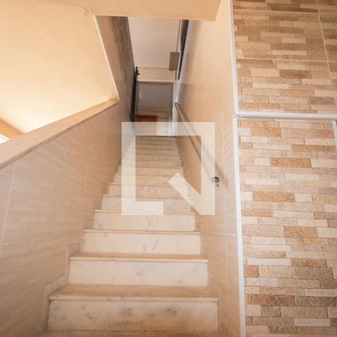 Casa à venda com 1200m², 3 quartos e 5 vagas Casa à venda com 1200m², 3 quartos e 5 vagasEscada