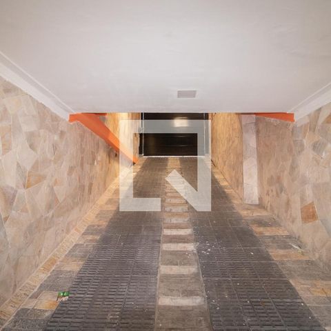 Casa à venda com 1200m², 3 quartos e 5 vagas Casa à venda com 1200m², 3 quartos e 5 vagasGaragem