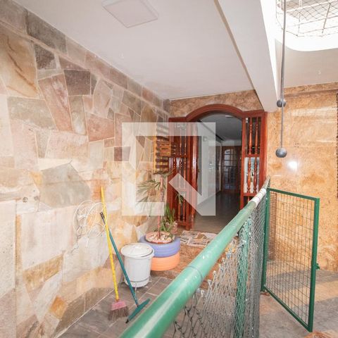 Casa à venda com 1200m², 3 quartos e 5 vagas Casa à venda com 1200m², 3 quartos e 5 vagasGaragem