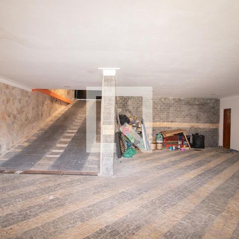 Casa à venda com 1200m², 3 quartos e 5 vagas Casa à venda com 1200m², 3 quartos e 5 vagasGaragem