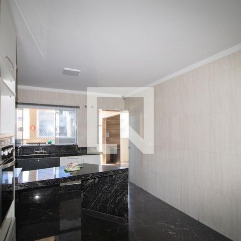 Casa à venda com 1200m², 3 quartos e 5 vagas Casa à venda com 1200m², 3 quartos e 5 vagasCozinha