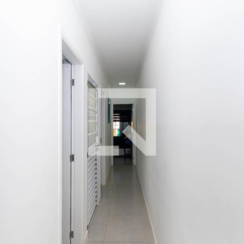 Casa à venda com 100m², 3 quartos e 2 vagasCorredor