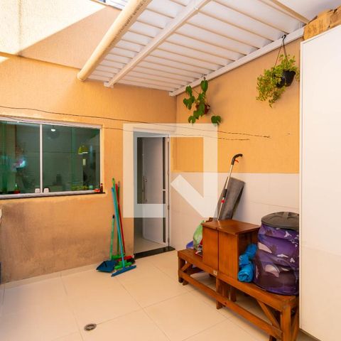 Casa à venda com 100m², 3 quartos e 2 vagasQuintal