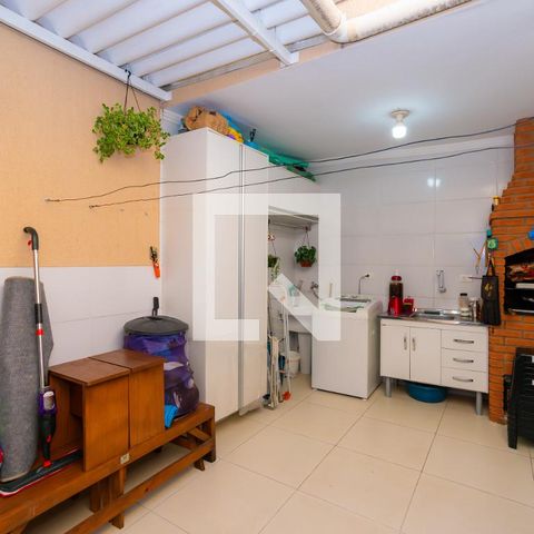 Casa à venda com 100m², 3 quartos e 2 vagasQuintal