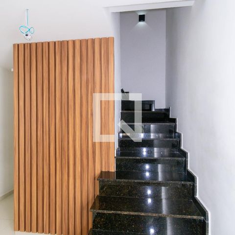 Casa à venda com 100m², 3 quartos e 2 vagasEscada