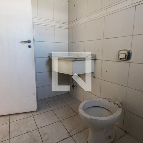 Casa à venda com 204m², 4 quartos e 2 vagasBanheiro 1