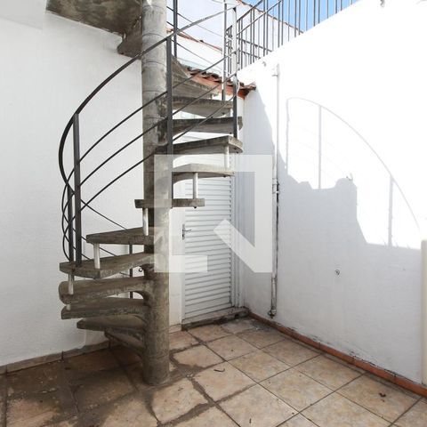 Casa à venda com 204m², 4 quartos e 2 vagasEscada