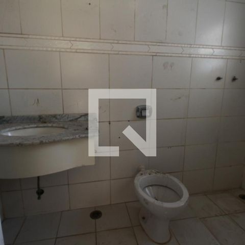 Casa à venda com 204m², 4 quartos e 2 vagasBanheiro 1