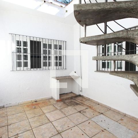 Casa à venda com 204m², 4 quartos e 2 vagasEscada