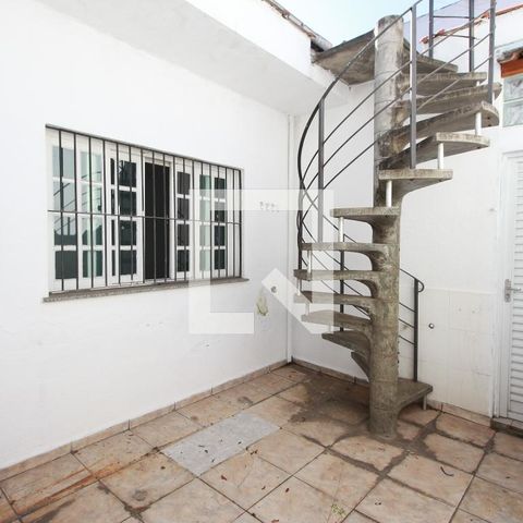 Casa à venda com 204m², 4 quartos e 2 vagasEscada