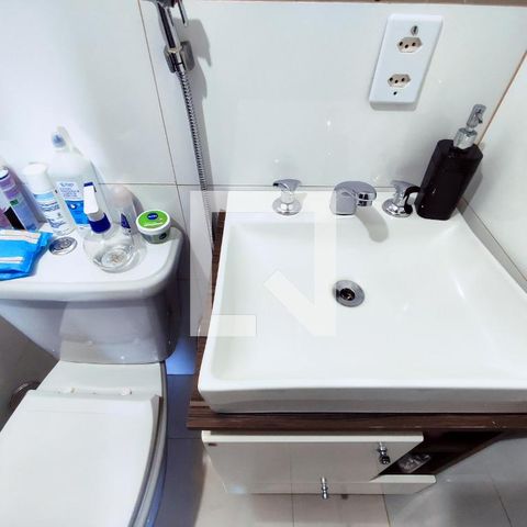 Apartamento à venda com 54m², 2 quartos e 1 vaga Apartamento à venda com 54m², 2 quartos e 1 vagaBanheiro Social