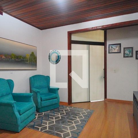Casa à venda com 303m², 5 quartos e 3 vagas Casa à venda com 303m², 5 quartos e 3 vagasSala 1