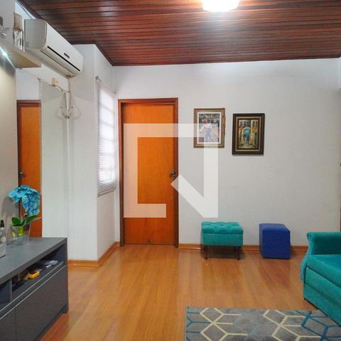 Casa à venda com 303m², 5 quartos e 3 vagas Casa à venda com 303m², 5 quartos e 3 vagasSala 1
