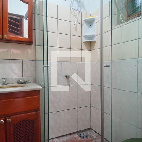 Casa à venda com 303m², 5 quartos e 3 vagas Casa à venda com 303m², 5 quartos e 3 vagasBanheiro 3