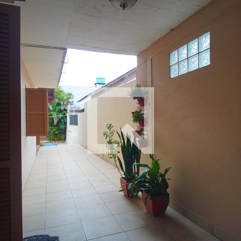 Casa à venda com 303m², 5 quartos e 3 vagas Casa à venda com 303m², 5 quartos e 3 vagasvista do Quarto 3