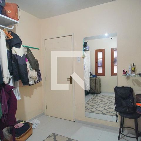 Casa à venda com 303m², 5 quartos e 3 vagas Casa à venda com 303m², 5 quartos e 3 vagasQuarto 5