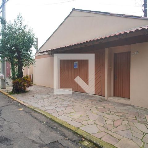 Casa à venda com 303m², 5 quartos e 3 vagas Casa à venda com 303m², 5 quartos e 3 vagasFachada
