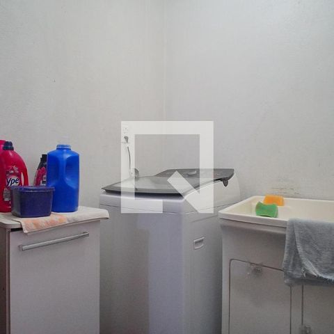 Casa à venda com 303m², 5 quartos e 3 vagas Casa à venda com 303m², 5 quartos e 3 vagasÁrea de Serviço