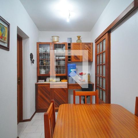 Casa à venda com 303m², 5 quartos e 3 vagas Casa à venda com 303m², 5 quartos e 3 vagascozinha 2