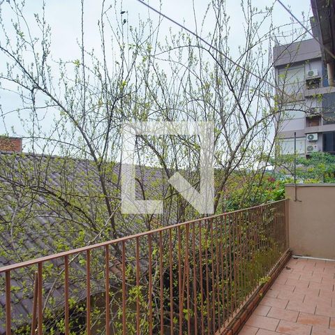 Casa à venda com 303m², 5 quartos e 3 vagas Casa à venda com 303m², 5 quartos e 3 vagasVaranda
