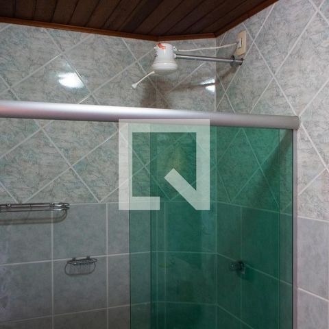 Casa à venda com 290m², 4 quartos e 4 vagas Casa à venda com 290m², 4 quartos e 4 vagasBANHEIRO ÁREA EXTERNA FUNDOS
