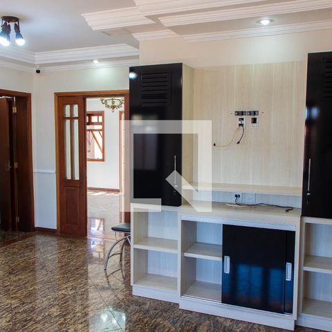 Casa à venda com 290m², 4 quartos e 4 vagas Casa à venda com 290m², 4 quartos e 4 vagasCOPA