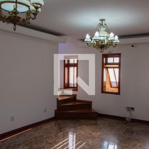 Casa à venda com 290m², 4 quartos e 4 vagas Casa à venda com 290m², 4 quartos e 4 vagasSALA