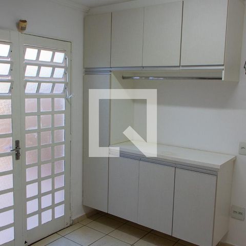 Casa à venda com 290m², 4 quartos e 4 vagas Casa à venda com 290m², 4 quartos e 4 vagasÁREA DE SERVIÇO