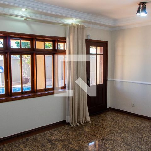 Casa à venda com 290m², 4 quartos e 4 vagas Casa à venda com 290m², 4 quartos e 4 vagasCOPA
