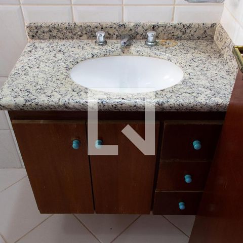 Casa à venda com 290m², 4 quartos e 4 vagas Casa à venda com 290m², 4 quartos e 4 vagasBANHEIRO DA SUITE 2