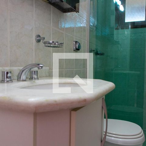 Casa à venda com 290m², 4 quartos e 4 vagas Casa à venda com 290m², 4 quartos e 4 vagasBANHEIRO SUITE 3