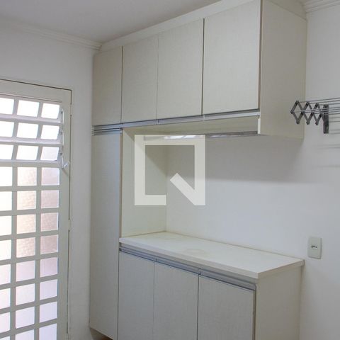 Casa à venda com 290m², 4 quartos e 4 vagas Casa à venda com 290m², 4 quartos e 4 vagasÁREA DE SERVIÇO