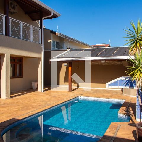 Casa à venda com 290m², 4 quartos e 4 vagas Casa à venda com 290m², 4 quartos e 4 vagasÁREA EXTERNA FUNDOS