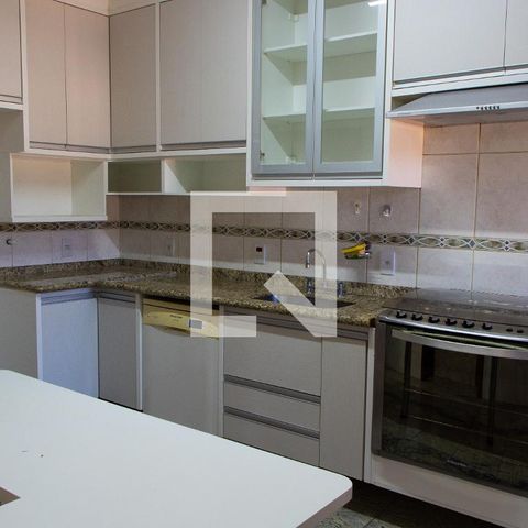 Casa à venda com 290m², 4 quartos e 4 vagas Casa à venda com 290m², 4 quartos e 4 vagasCOZINHA