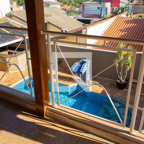 Casa à venda com 290m², 4 quartos e 4 vagas Casa à venda com 290m², 4 quartos e 4 vagasSACADA SUITE 3