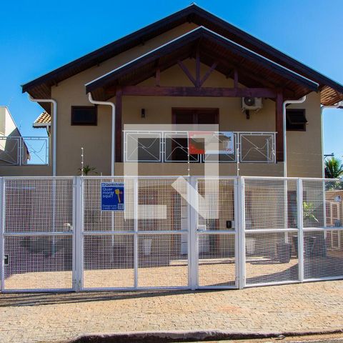 Casa à venda com 290m², 4 quartos e 4 vagas Casa à venda com 290m², 4 quartos e 4 vagasFACHADA