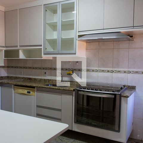 Casa à venda com 290m², 4 quartos e 4 vagas Casa à venda com 290m², 4 quartos e 4 vagasCOZINHA