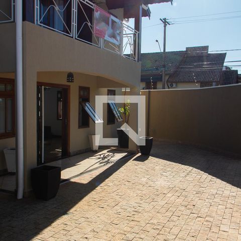 Casa à venda com 290m², 4 quartos e 4 vagas Casa à venda com 290m², 4 quartos e 4 vagasÁREA EXTERNA FRENTE