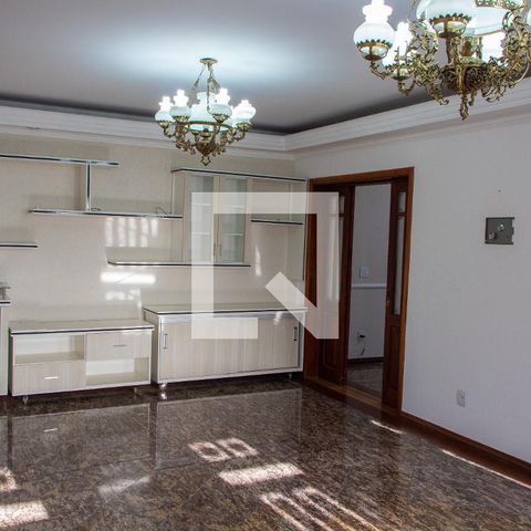 Casa à venda com 290m², 4 quartos e 4 vagas Casa à venda com 290m², 4 quartos e 4 vagasSALA