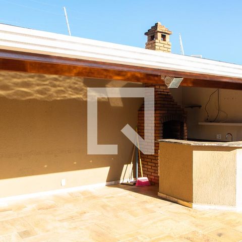 Casa à venda com 290m², 4 quartos e 4 vagas Casa à venda com 290m², 4 quartos e 4 vagasÁREA EXTERNA FUNDOS