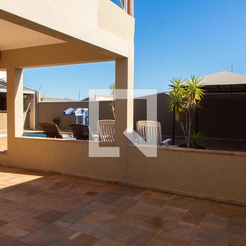 Casa à venda com 290m², 4 quartos e 4 vagas Casa à venda com 290m², 4 quartos e 4 vagasÁREA EXTERNA FUNDOS
